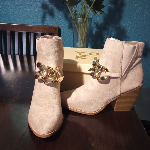 NWB YOKI Fashion Vella-75 Nude Gold Chain Suede Western Ankle Boots Size 10 - Picture 1 of 11